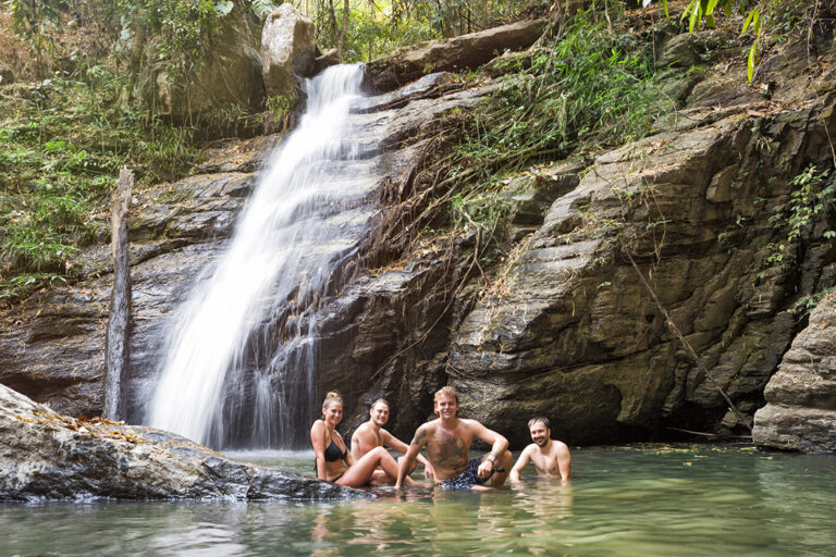 Abkühlen am Wasserfall