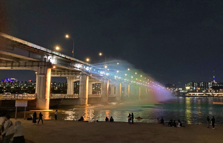 Die Banpo Regenbogenbrücke in Aktion