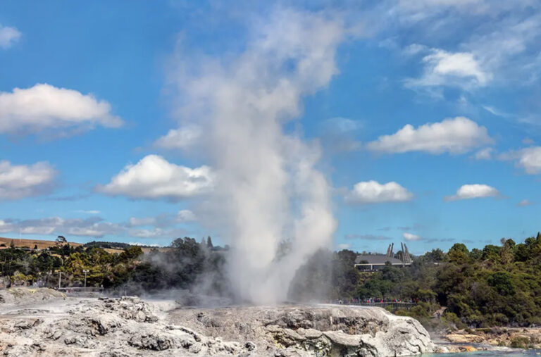 Der Pohutu Geysir