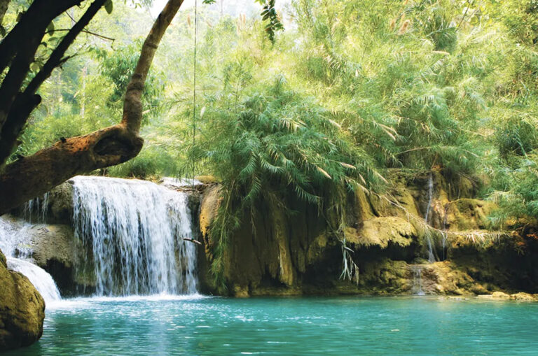 Malerischer Kuang Si Wasserfall