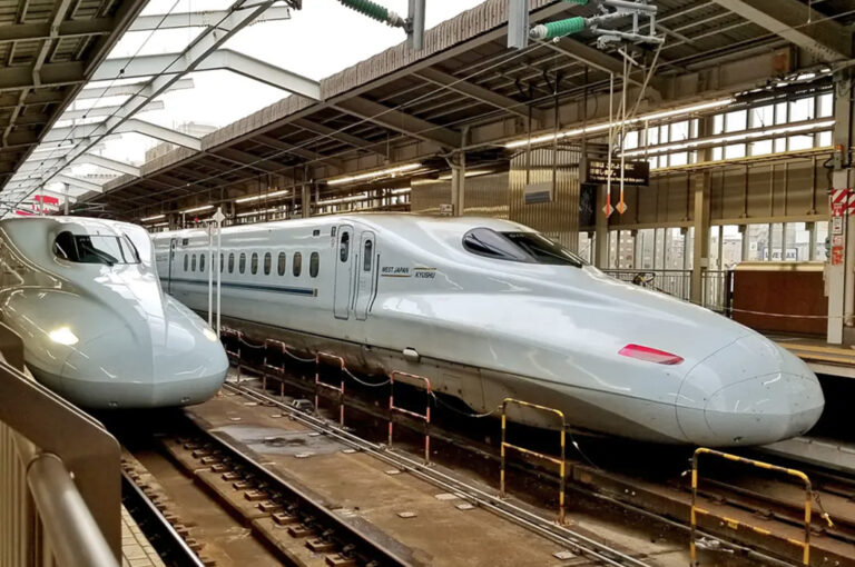 Der Shinkansen erreicht Hochgeschwindigkeiten