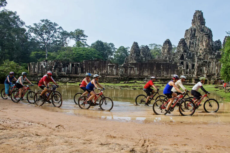 Die Tempelanlage Angkor mit dem Fahrrad erkunden