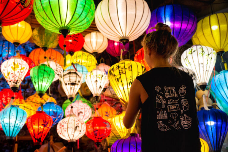Hoi An ist abends ein Lichtermeer aus Laternen