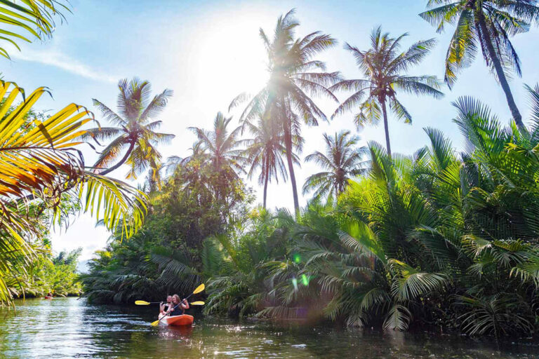 Kampots Umgebung mit dem Kajak erkunden