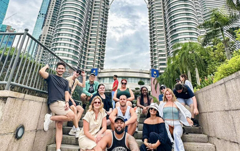 Gruppenbild an den Petronas Towers