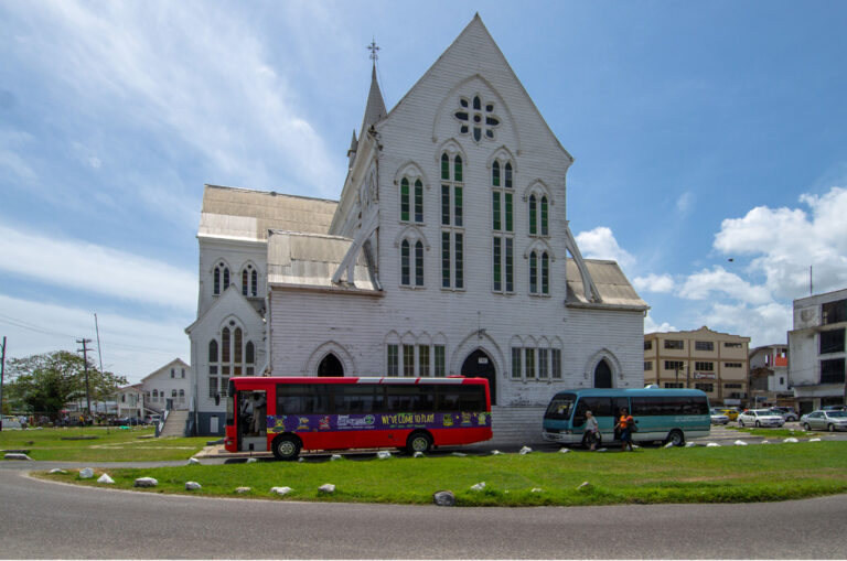 Die St. George’s Kathedrale ist komplett aus Holz