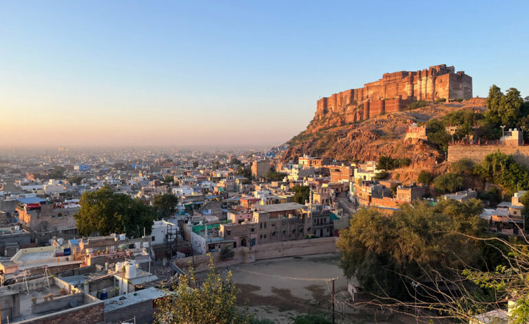 Das Mehrangarh Fort thront über der Stadt