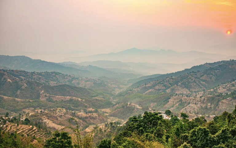 Sonnenaufgang über Landschaft in Nepal