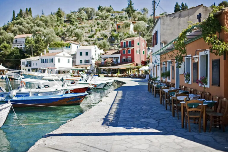 Der Hafen auf Paxos