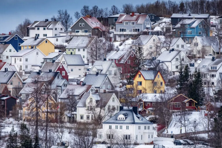 Bunte Holzhäuser in Narvik