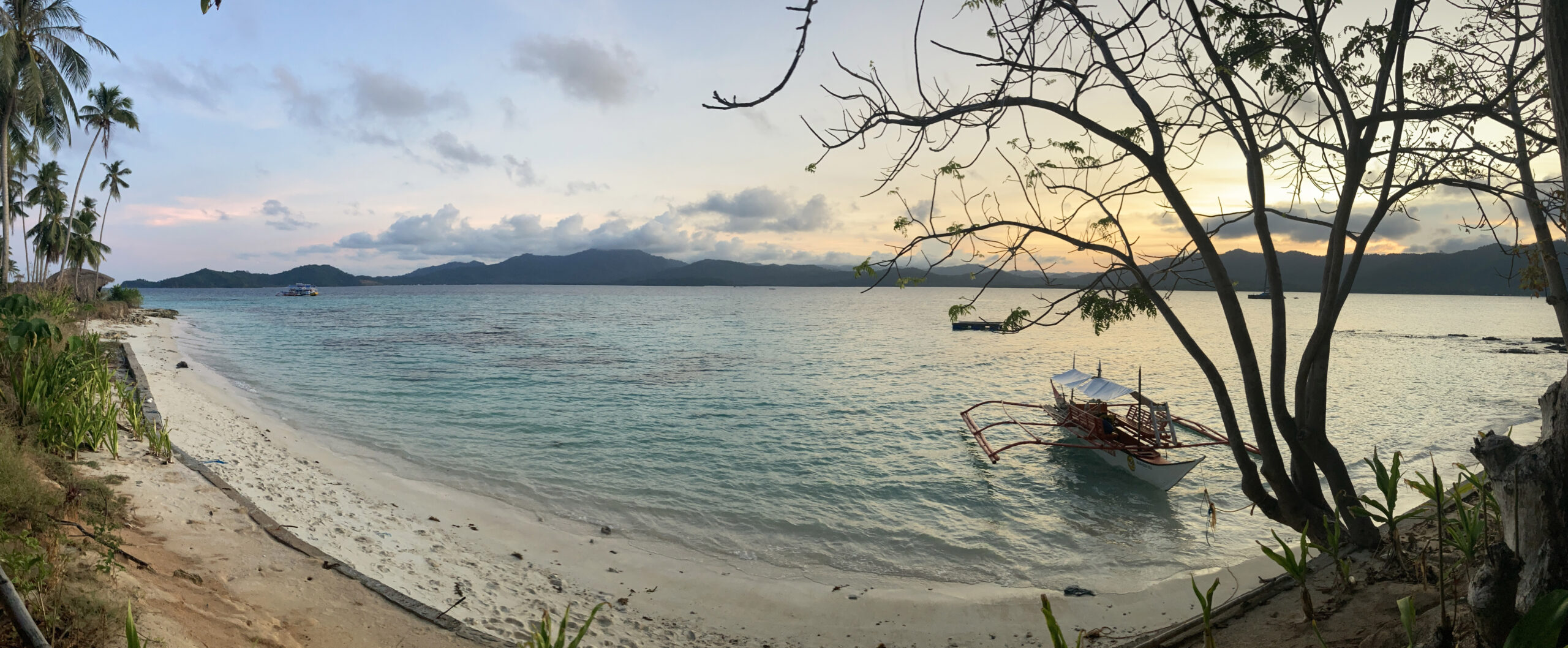 Strand Daracotan Island bei Sonnenuntergang