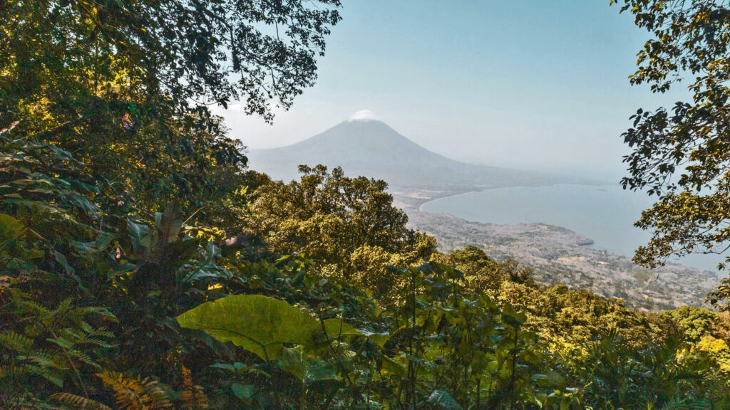 Ausblick von einem Vulkan auf den anderen auf der Insel Ometepe