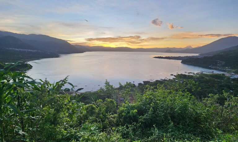 Sonnenuntergang über dem Atitlan-See