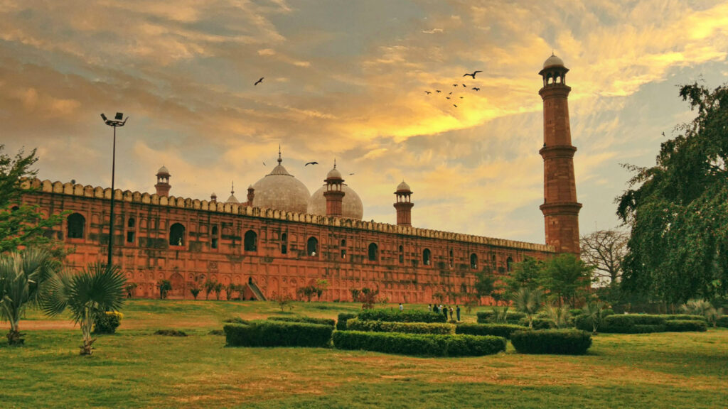 Badshahi Moschee in Lahore, Pakistan, bei Sonnenuntergang