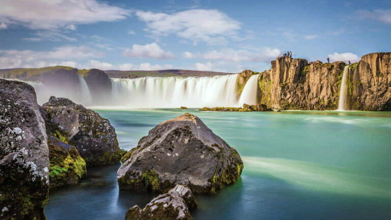 Godafoss Wasserfall im Sommer
