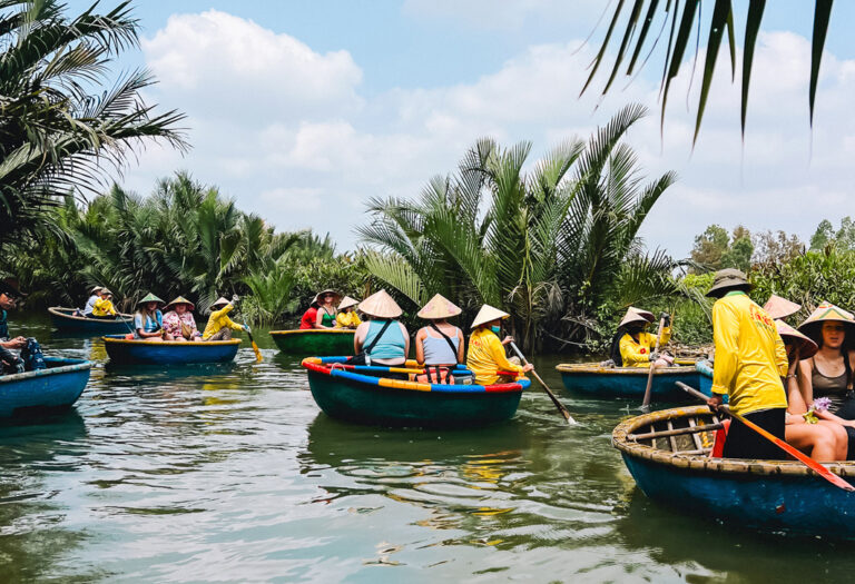 Traditionelle Korbboote