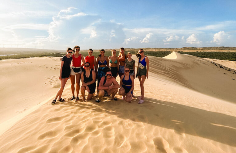 Gruppenbild auf den riesigen Dünen von Mui Ne