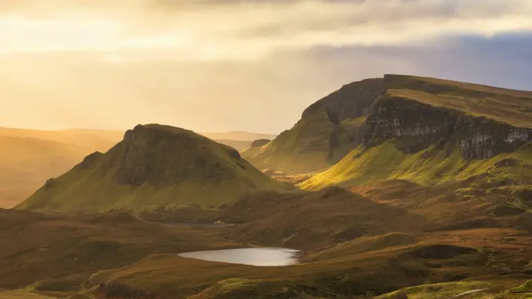 Dramatische Berglandschaft des Quiraing auf der Isle of Skye in Schottland