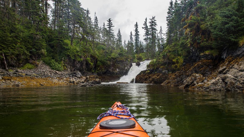 Alaska Camping urlaub für junge Leute in der Gruppe traveljunkies