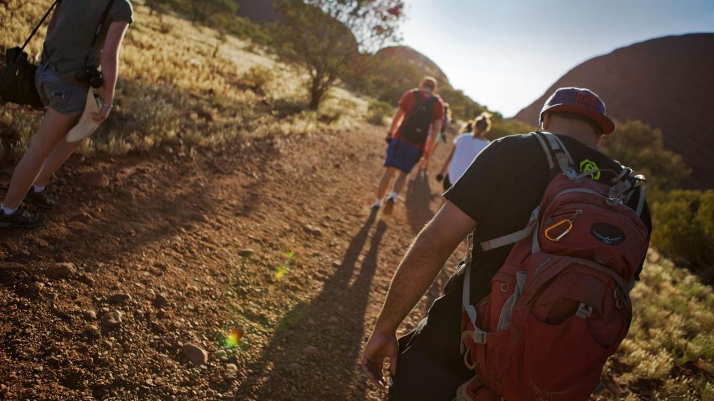 Ayers Rock in Australien im Northern Territory Outback traveljunkies Reisen für junge Leute