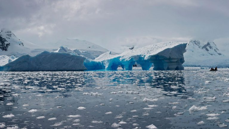 Eislandschaft in der Antarktis traveljunkies