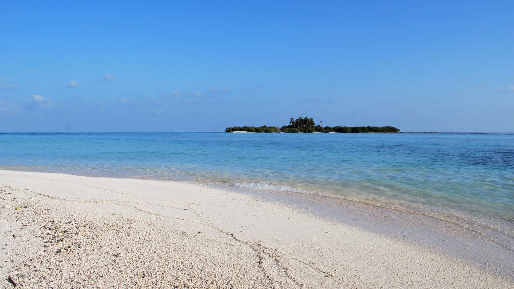 Honeymoon Segeltour im Norden des Malediven Archipels Segelkreuzfahrt Segeltörn traveljunkies