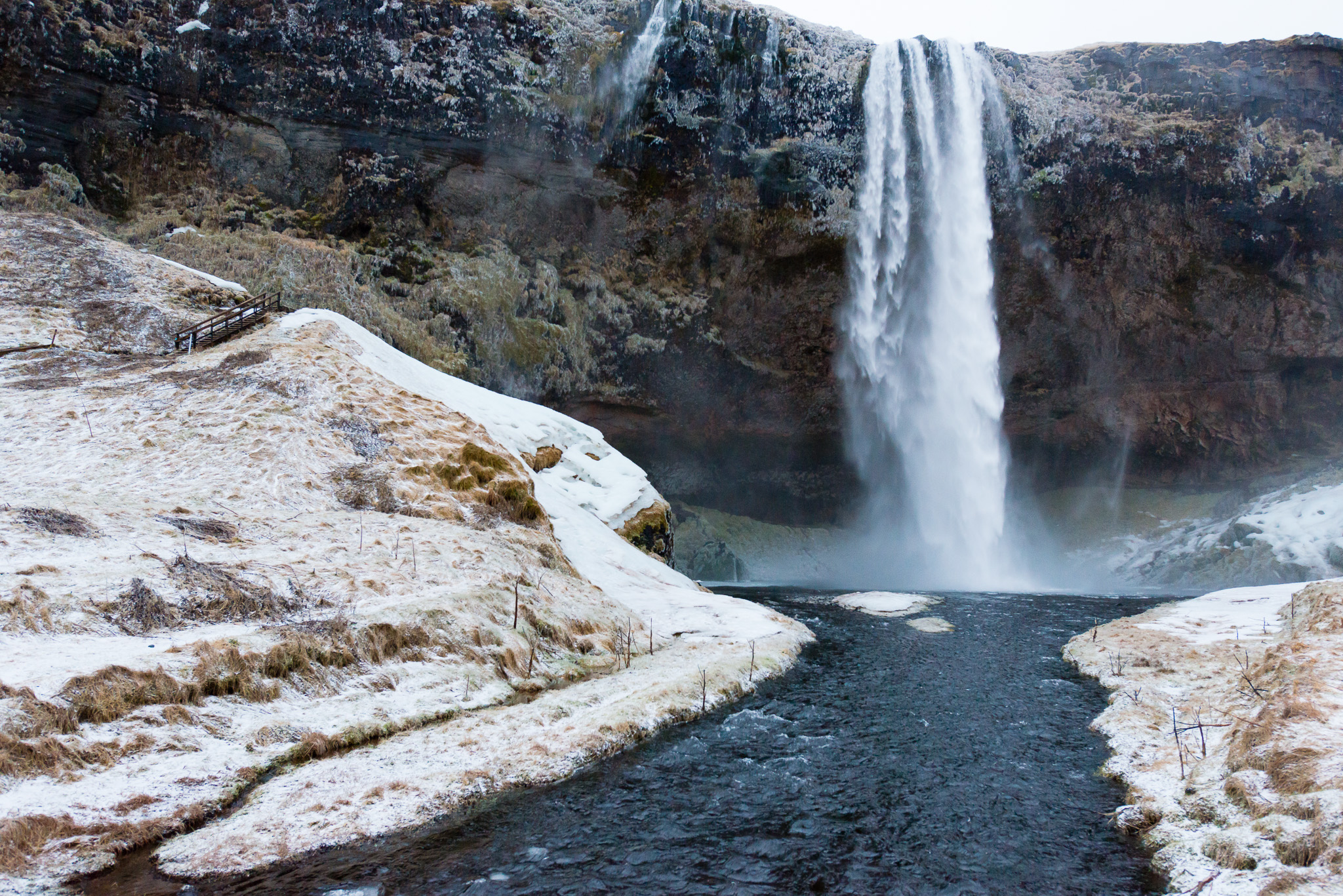 Island Reisebericht Seljalandsfoss-Wasserfall traveljunkies
