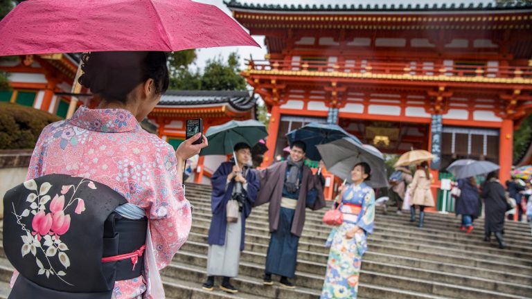 Japan Reise für junge Leute in der Gruppe traveljunkies