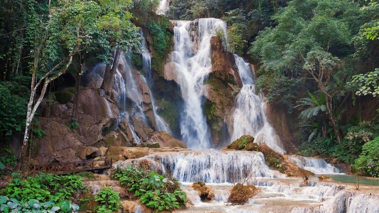 Luang Prabang Kuang Si Wasserfall Laos & Thailand Reisen für junge Leute traveljunkies