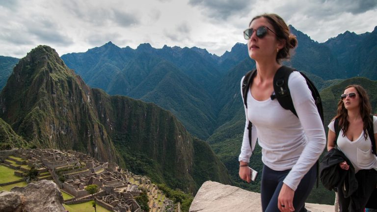Machu Picchu Peru & Boliven Reise für junge Leute in der Gruppe traveljunkies