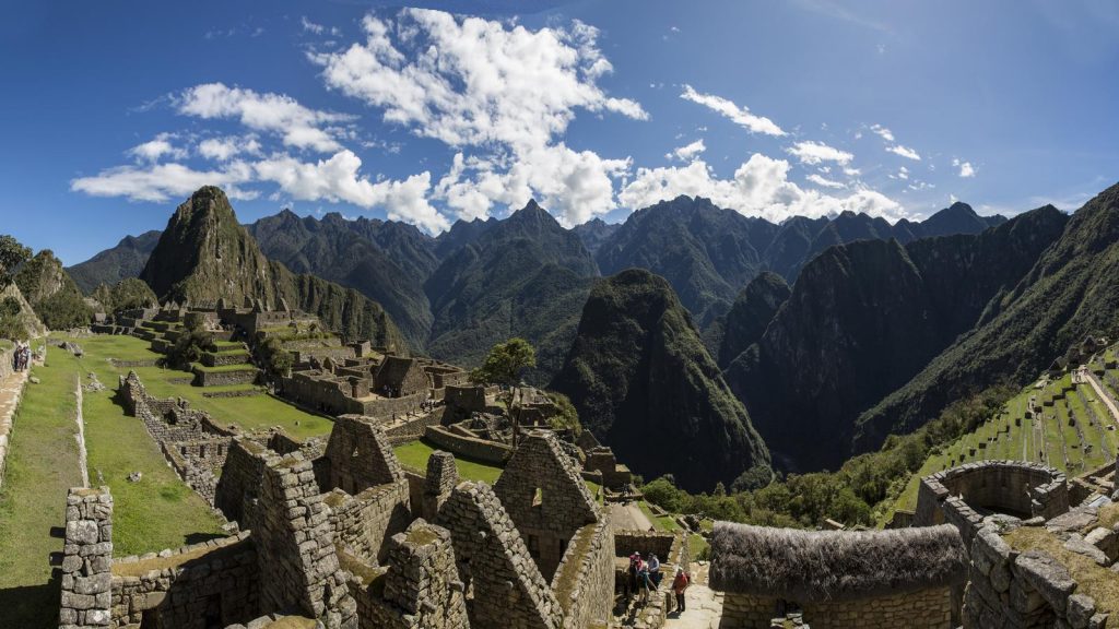 Machu Picchu Peru Reise für junge Leute in der Gruppe traveljunkies