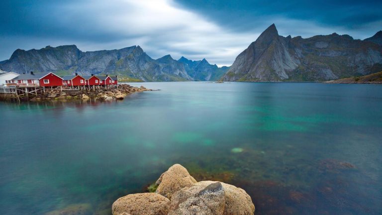 Norwegische Fjorde traveljunkies