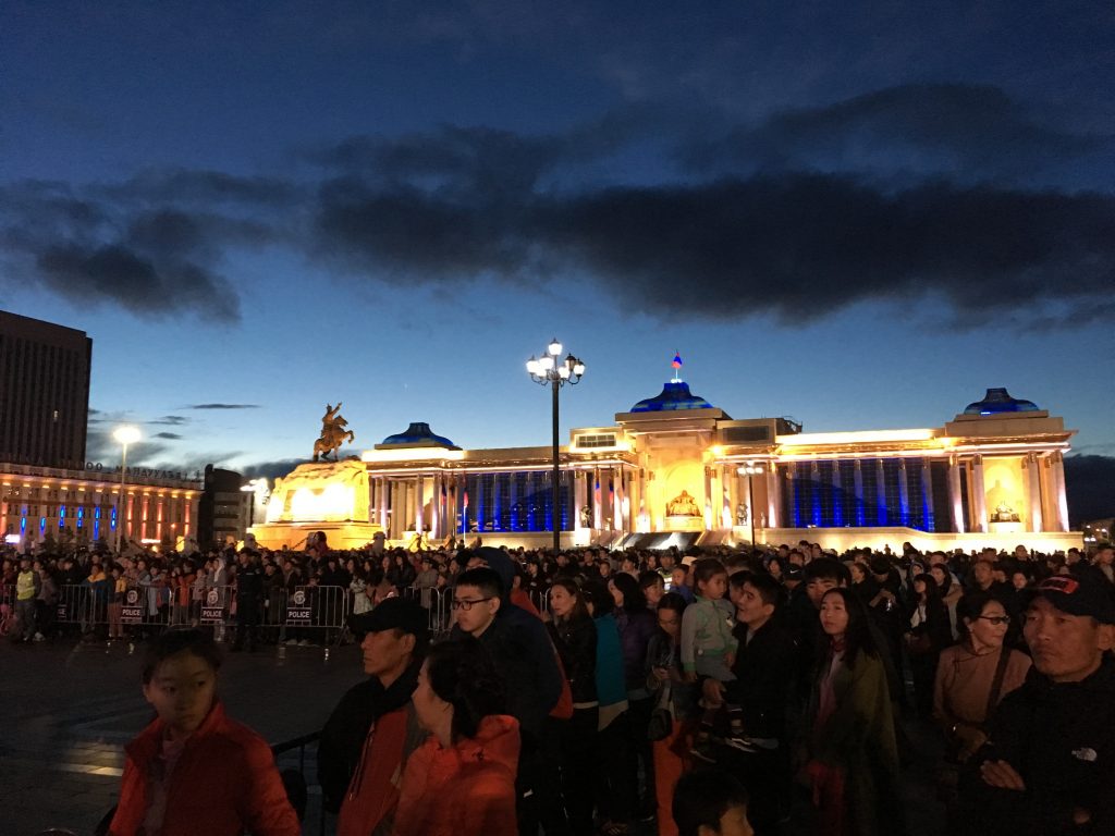 Ulaanbaatar Main Square Transsibirische Eisenbahn traveljunkies