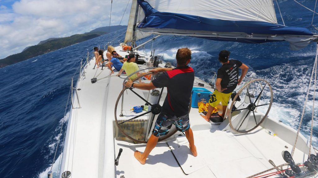 Whitesunday Island Segeltörn an der Ostküste Australien zum Whitehaven Beach und dem Great Barrier Reef Reisen für junge Leute