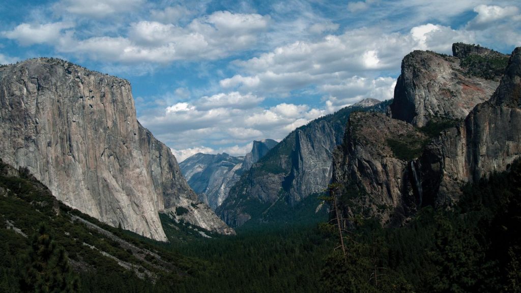 Yosemite-Nationalpark-USA-Roadtrip-in-der-Gruppe-Campingreise-preiswert-traveljunkies