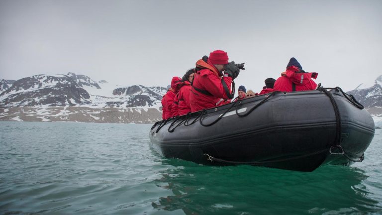 Zodiac Ausflug Arktis Norpol Expedition Spitzbergen traveljunkies