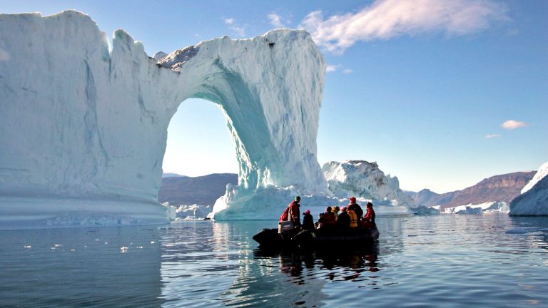 Segelexpedition in Grönland in der Arktis am Nordpol. traveljunkies
