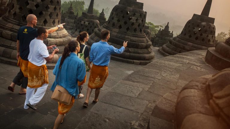 traveljunkies Java Bali Indonesie Jakarta Ubud Borobudur Abenteuerreise Erlebnisreise Gruppenreise Adventure Reisen für junge Leute