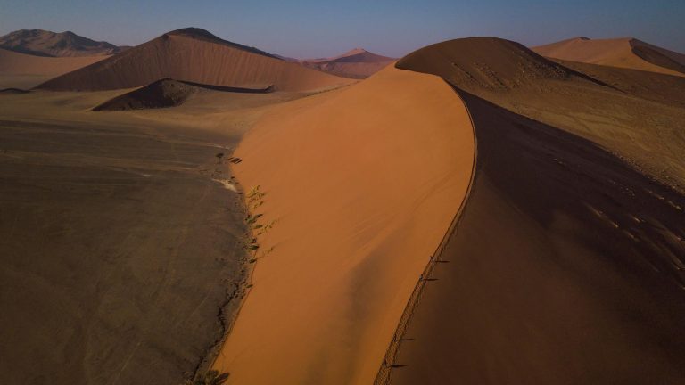 traveljunkies Namibia Düne Namib-Wüste Gruppenreise Abenteuerreise Etosha Nationalpark National Geographic