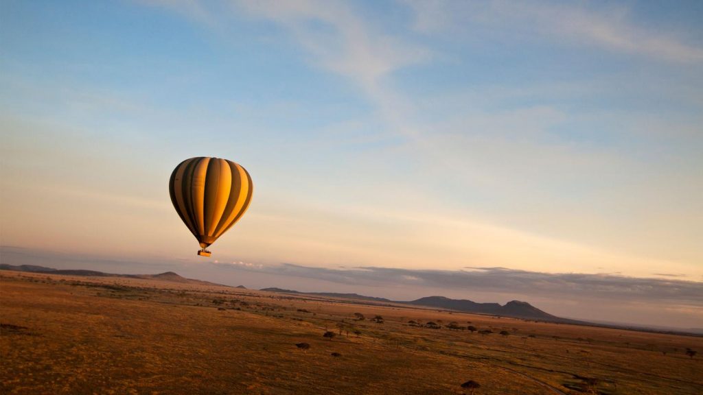 traveljunkies Tansania Heißluftballon Safari Game Drive Gruppenreise Erlebnisreise Afrika Abenteuerreise Great Migration Ngorongoro Krater Serengeti Nationalpark